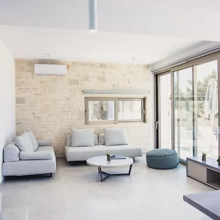 Starlight Guro - 4bd, 4ba, 4min To Beach Villa *
