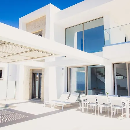 Starlight Guro - 4bd, 4ba, 4min To Beach Villa
