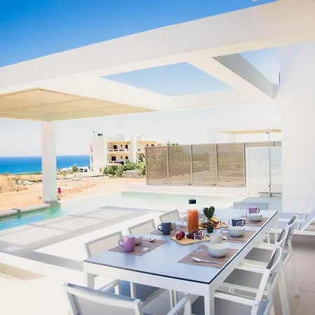 Villa Starlight Guro - 4bd, 4ba, 4min To Beach Rétino