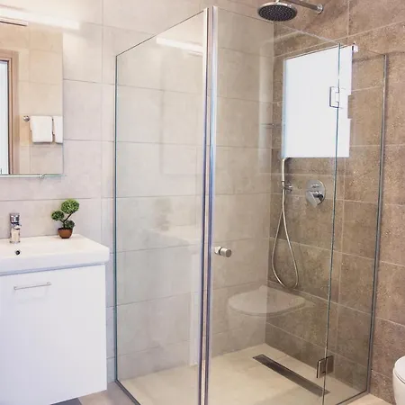 Starlight Guro - 4bd, 4ba, 4min To Beach Villa